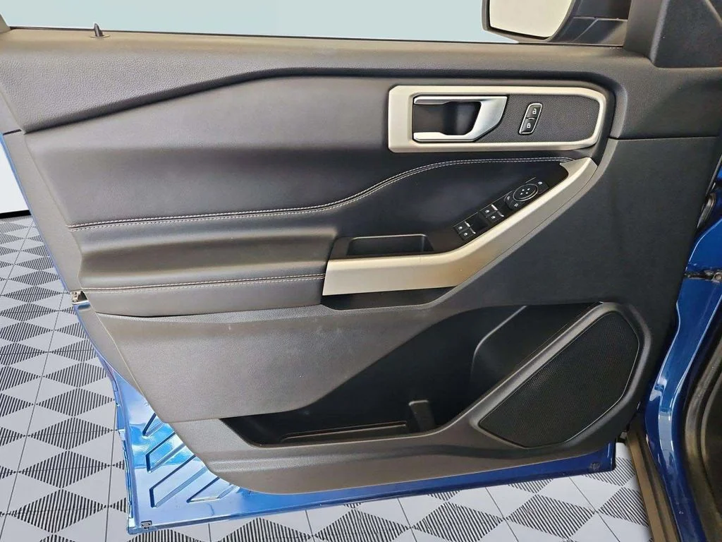 Used 2021 Blue Metallic Ford XLT image 10