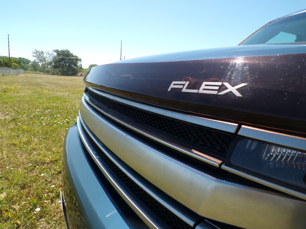 Used 2016 Too Good To Be Blue Metallic Ford Limited image 10