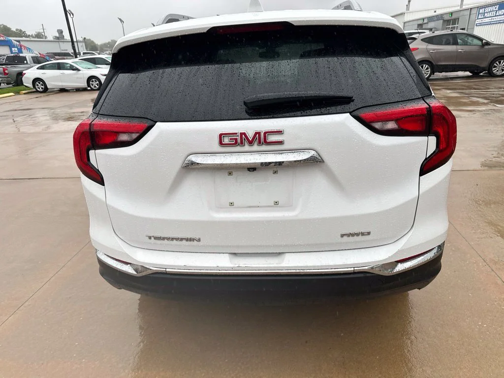 Used 2020 White GMC SLT image 30