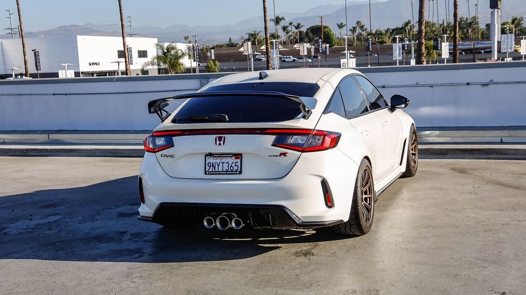 Used 2025 Championship White Honda  image 9