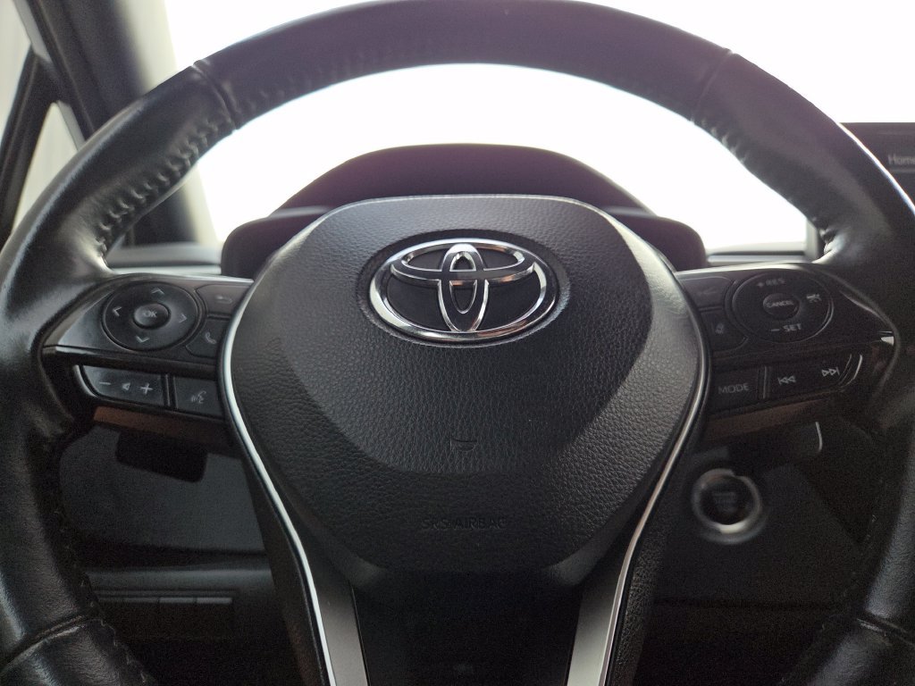 Used 2022  Toyota SE image 22