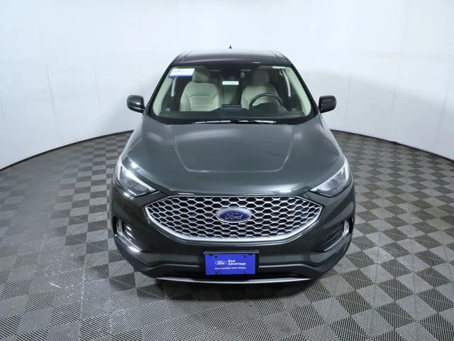 Used 2024 Green Ford SEL image 3