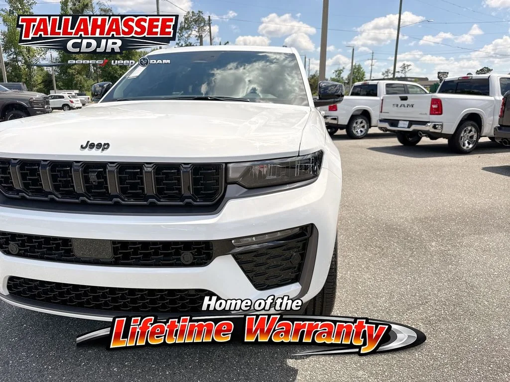 New 2026 Bright White Clear-Coat Exterior Paint Jeep Limited Reserve image 11