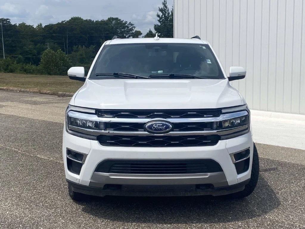 Used 2022 White Ford Limited image 2