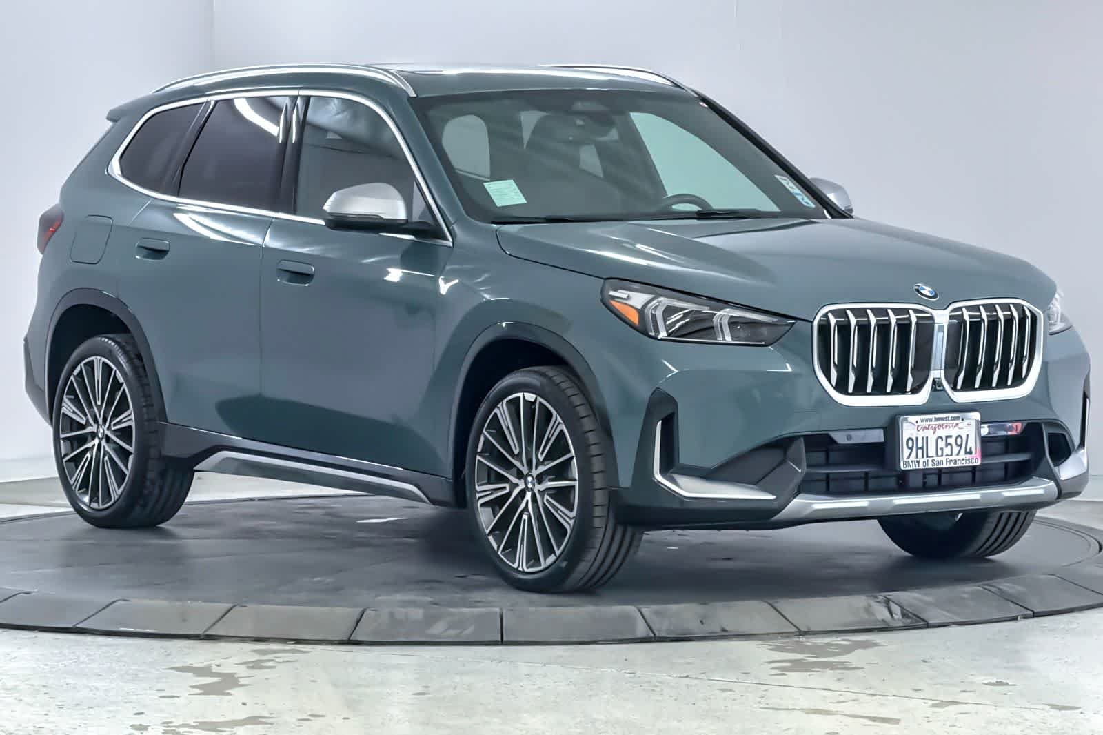 Used 2023 Cape York Green Metallic BMW xDrive28i image 9