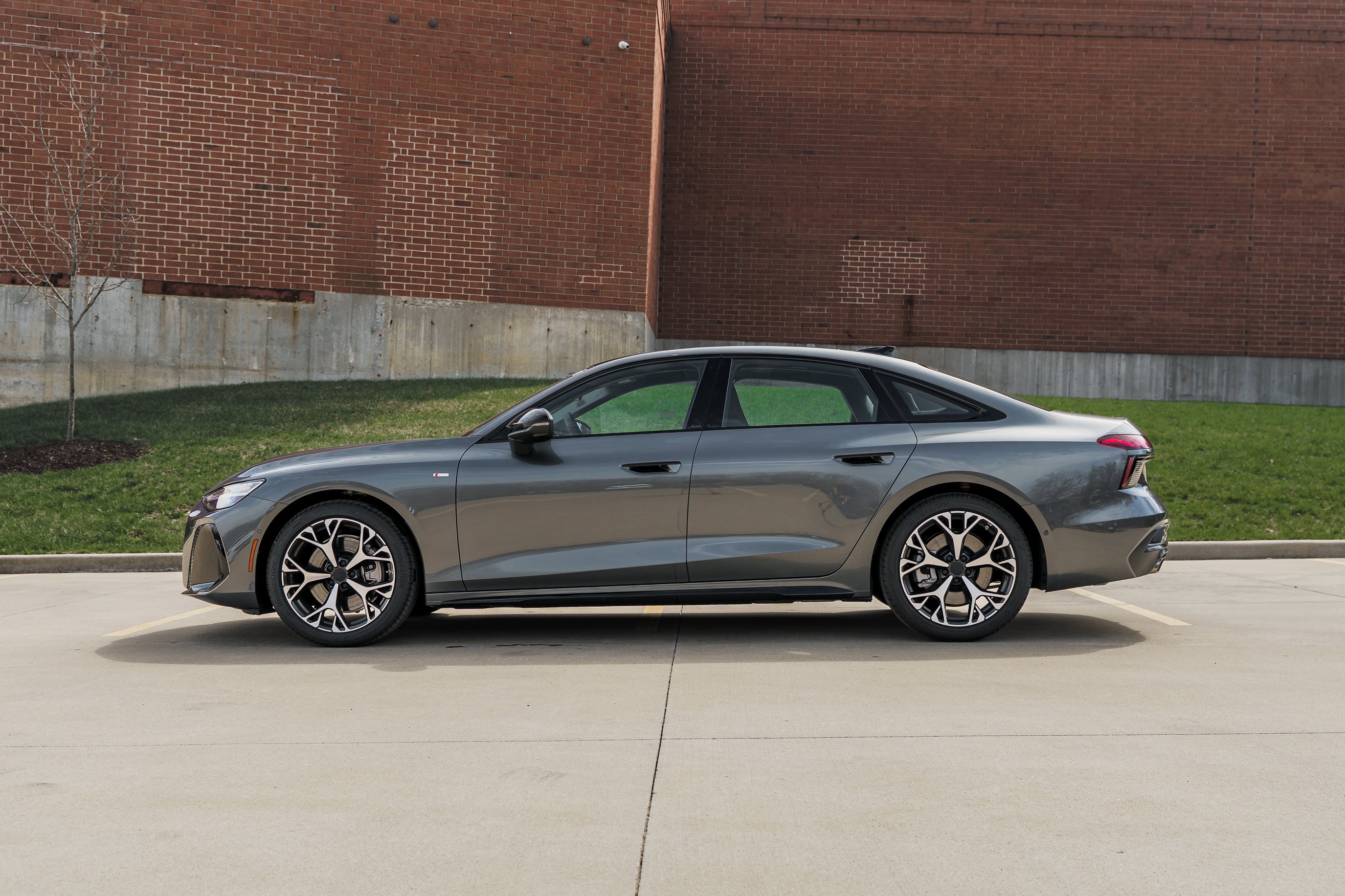 New 2026 Daytona Gray Pearl Effect Audi Premium Plus image 6