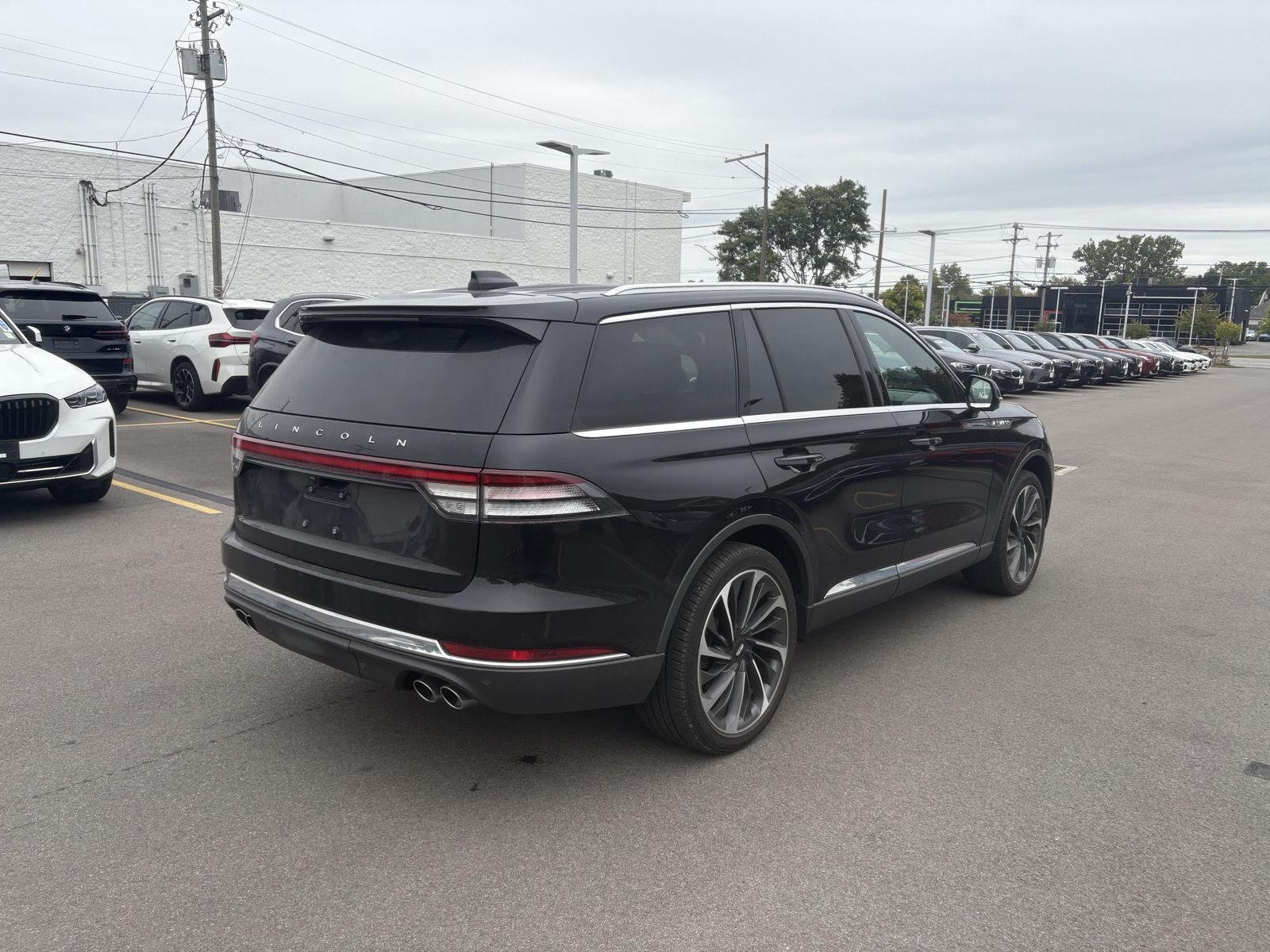 Used 2025 Infinite Black Metallic Clearcoat Lincoln Reserve image 7
