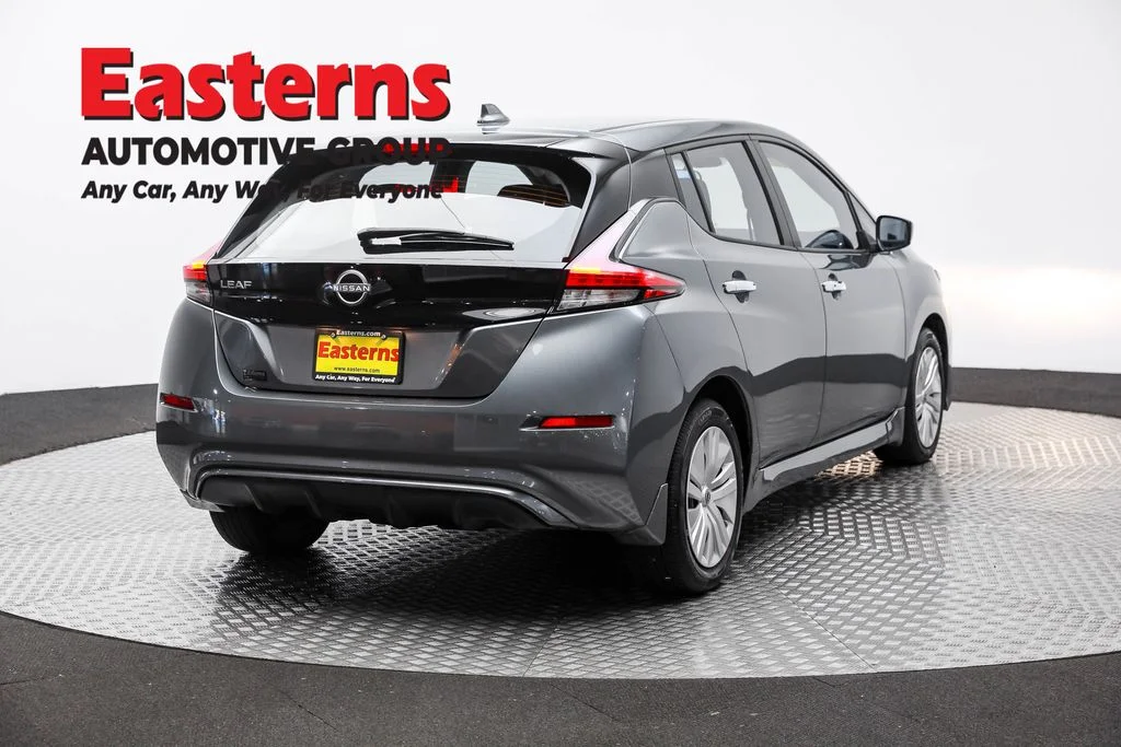 Used 2024 Gray Nissan S image 5
