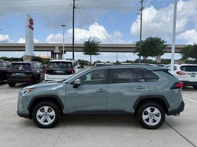 Used 2021  Toyota XLE image 7