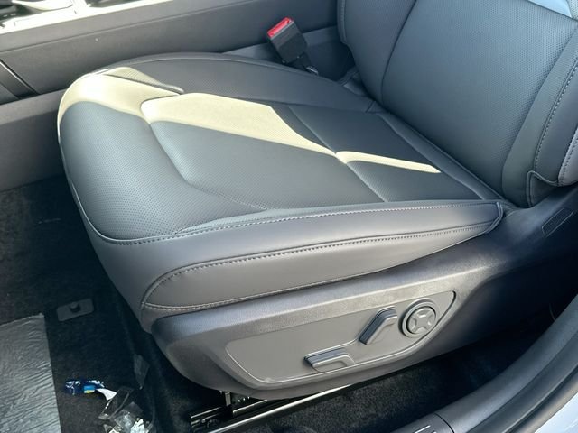 New 2027 Pale Gray Kia EX image 20