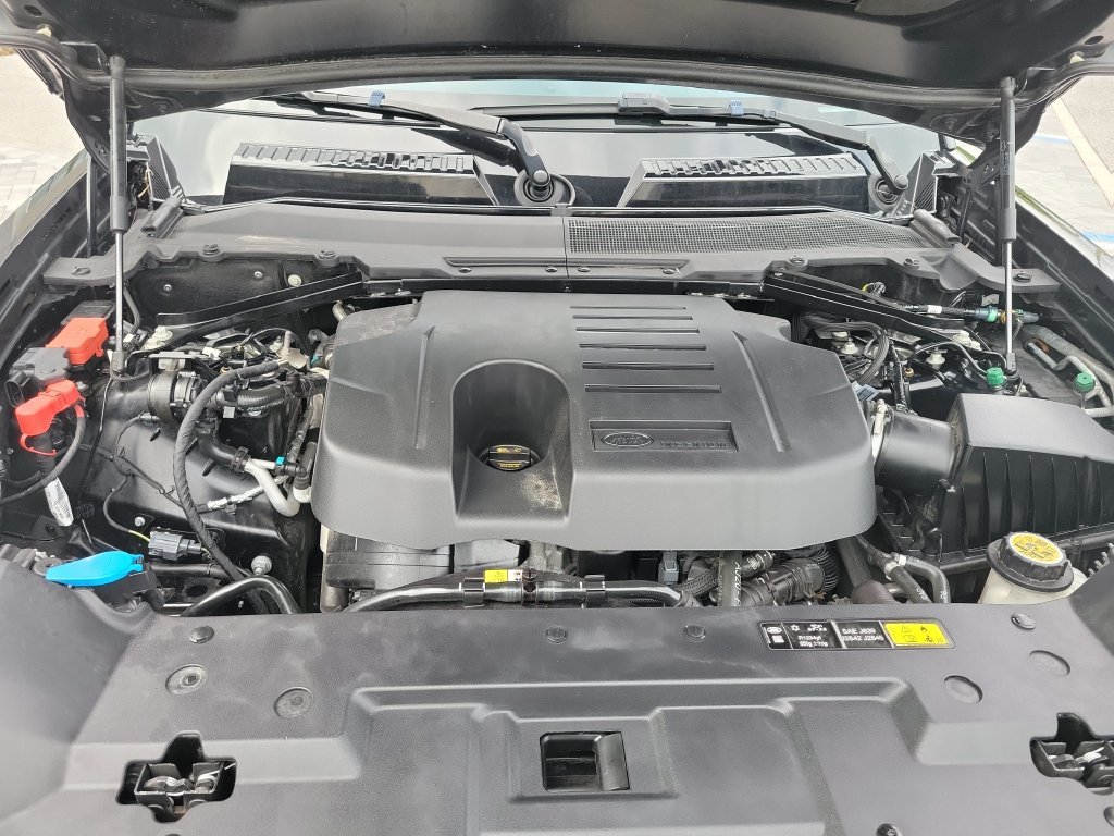 Certified Used 2025 Black Land Rover X image 28