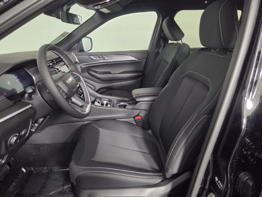 New 2027 High-Gloss Black Paint Jeep Laredo image 9