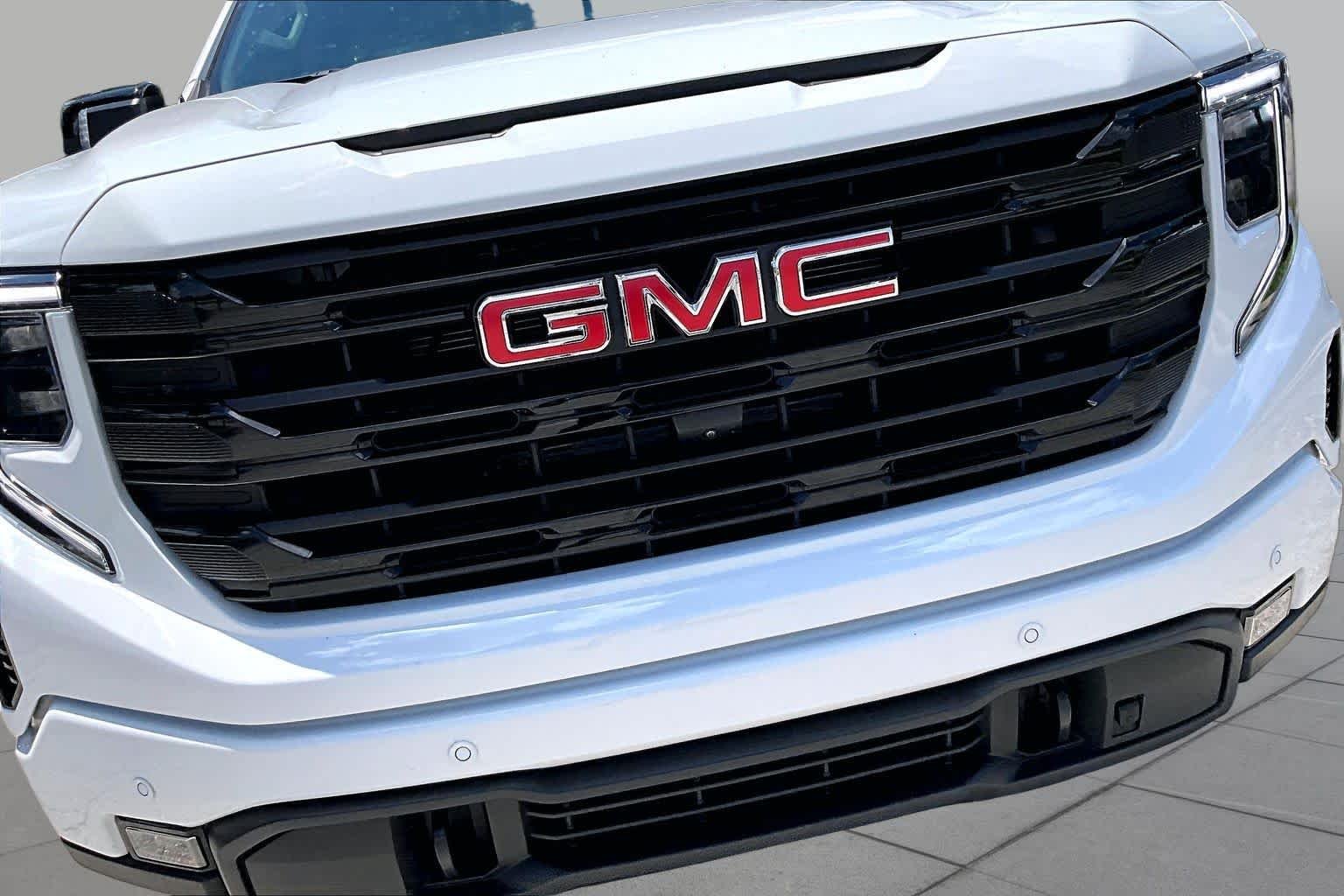 Used 2026 Summit White GMC Elevation image 30