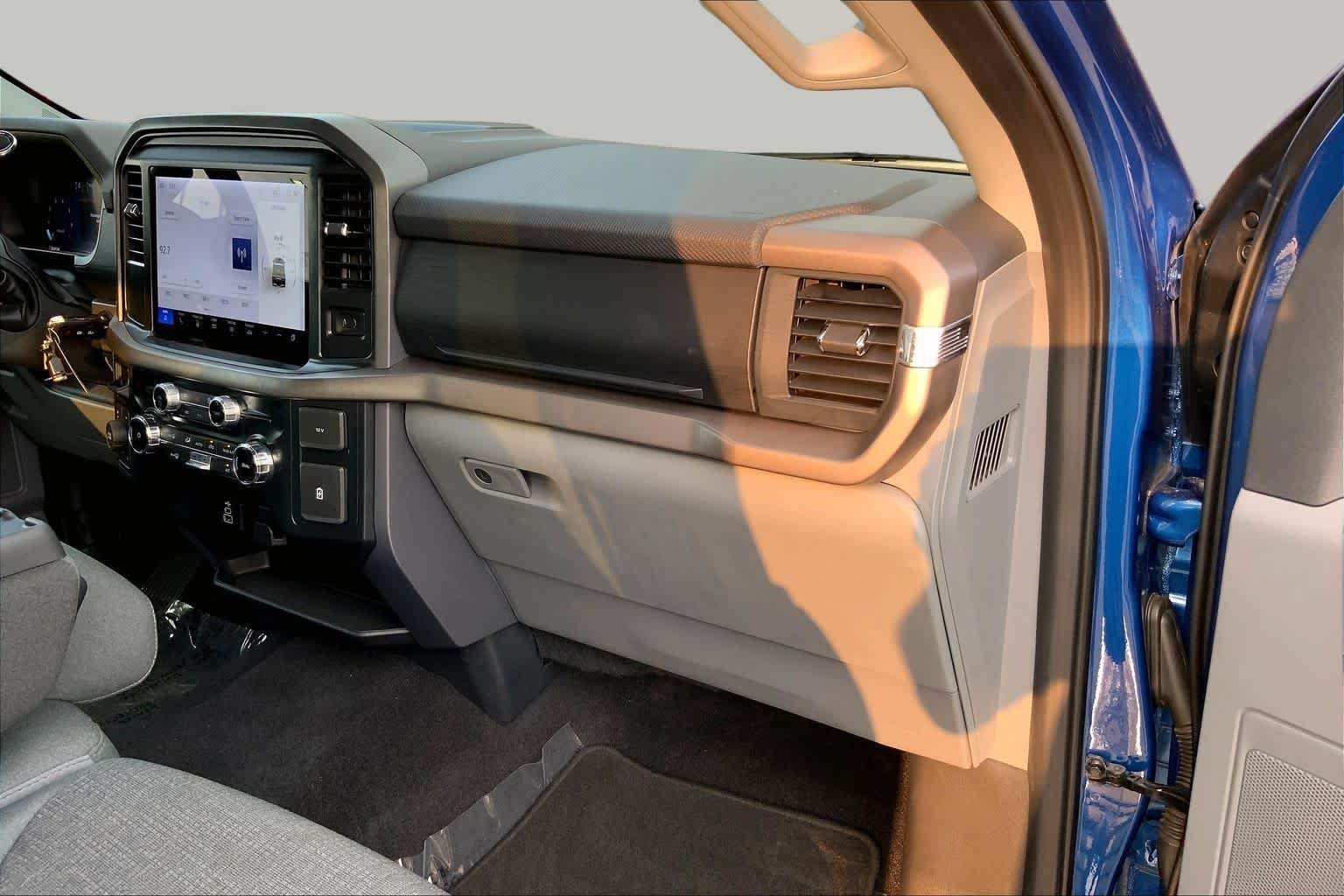 Used 2025 Atlas Blue Metallic Ford XLT image 18