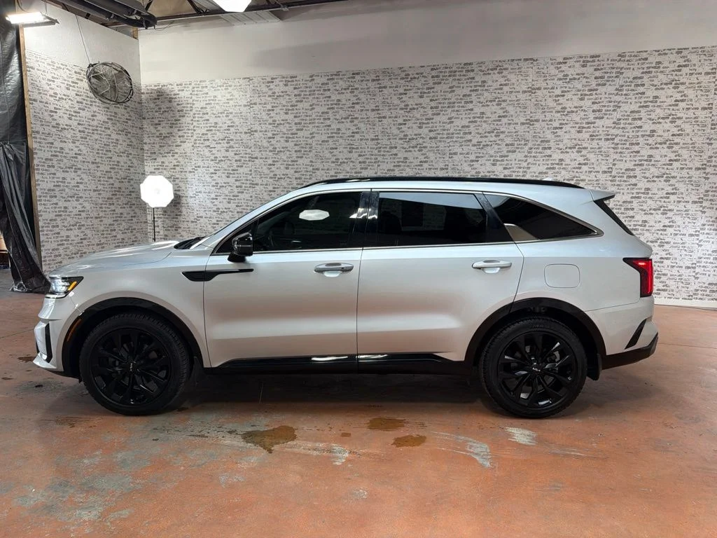 Used 2022 Sparkling Silver Kia SX image 4