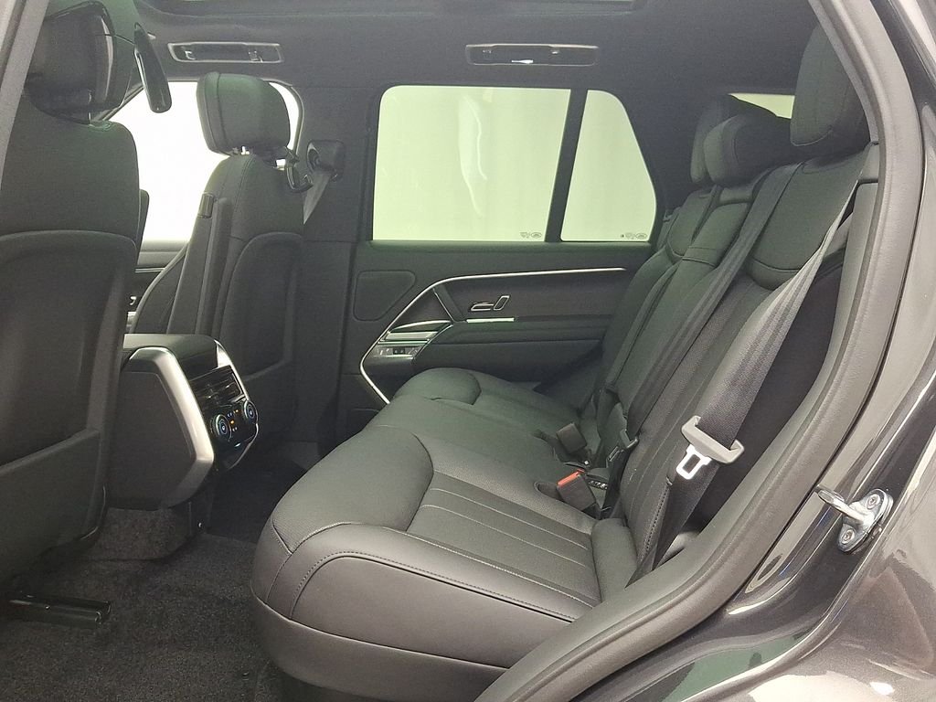 New 2027 Carpathian Grey Land Rover SE image 6