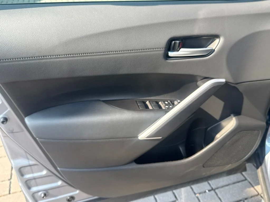 Used 2025  Toyota Hybrid XSE image 16