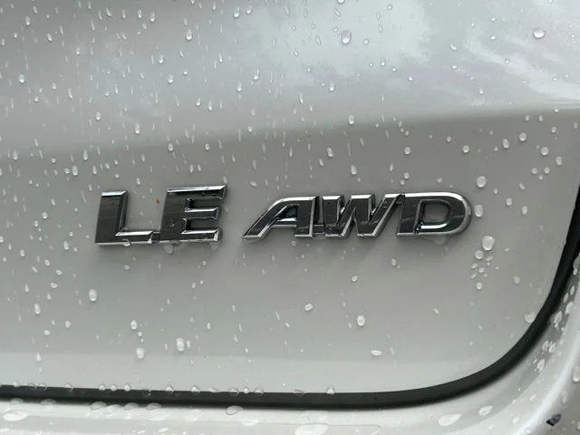 Used 2018 White Toyota LE Plus image 14