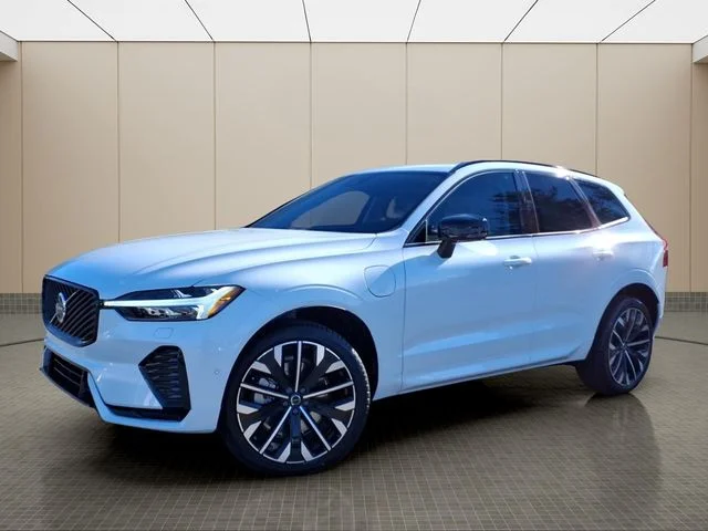 New 2026 Crystal White Volvo T8 Ultra image 2