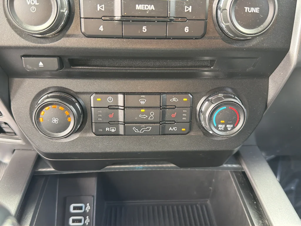 Used 2018 Gray Ford XLT image 21