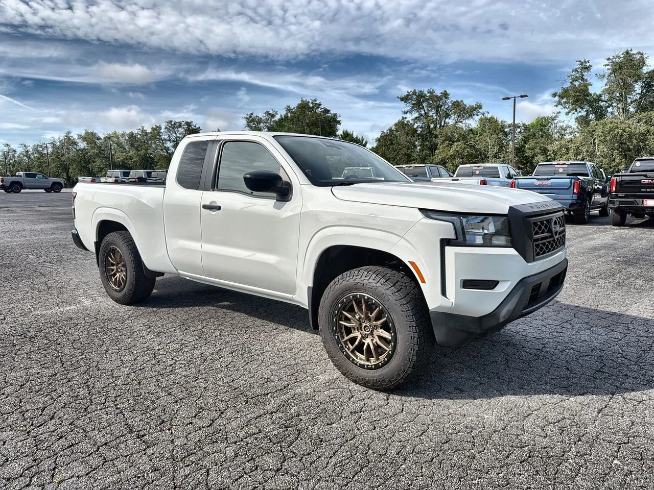 Used 2022 White Nissan King Cab S 4x2 image 2