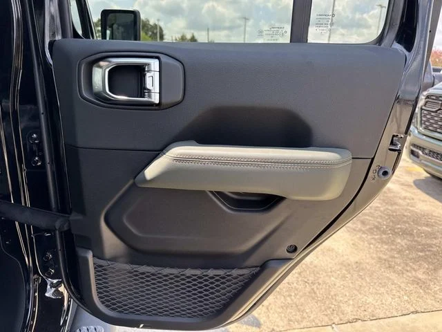New 2026 Black Jeep Mojave image 11