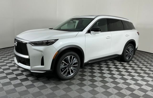 Certified Used 2027 White INFINITI LUXE image 3