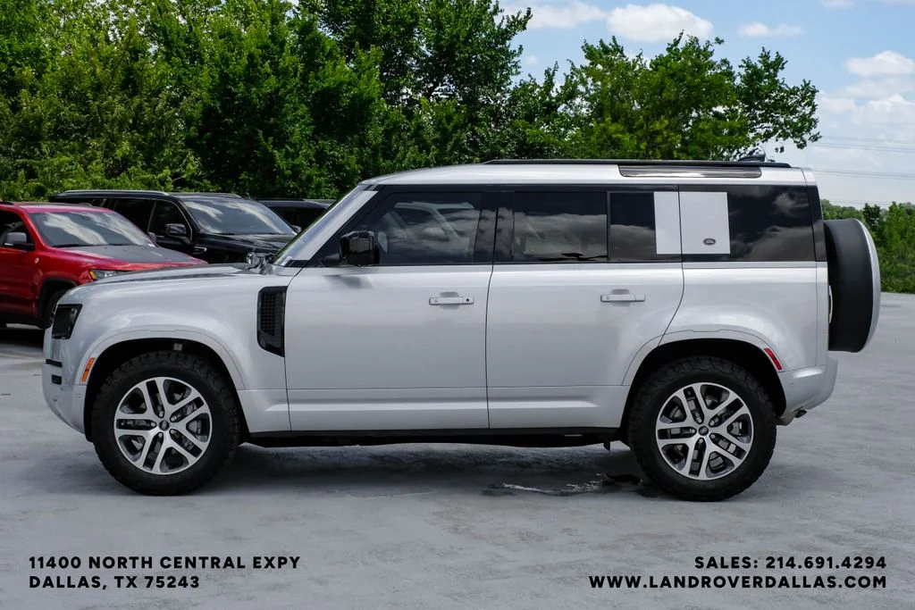 Used 2022 Hakuba Silver Metallic Land Rover XS Edition image 11