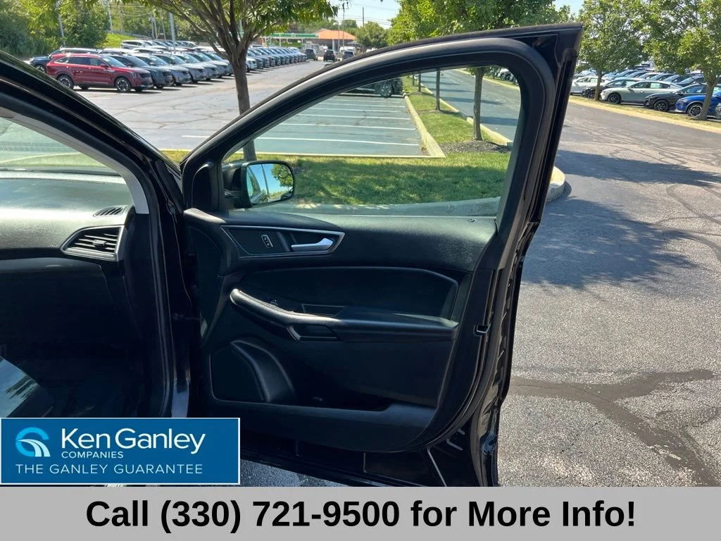 Used 2022 Black Ford SE image 57