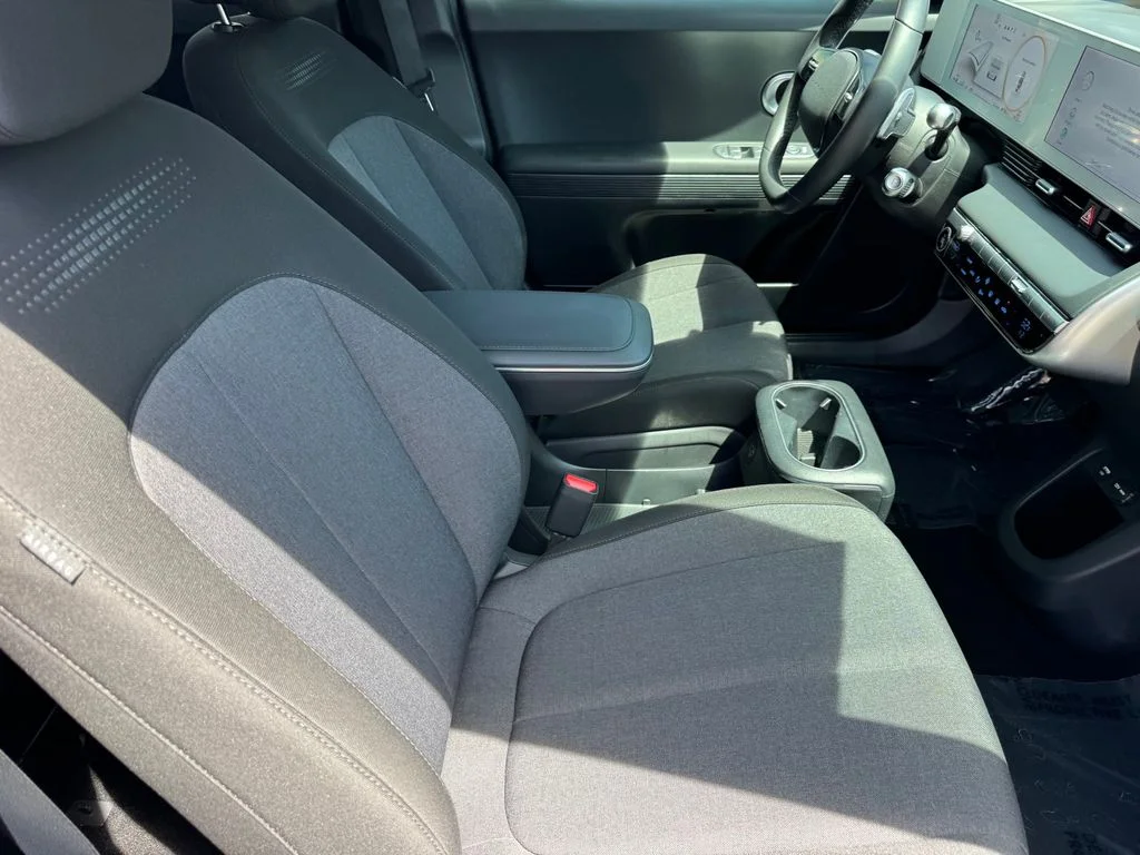 Used 2024 Gray Hyundai SE image 6