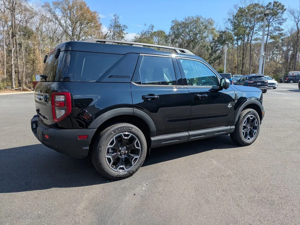 New 2025 Shadow Black Ford Outer Banks image 4
