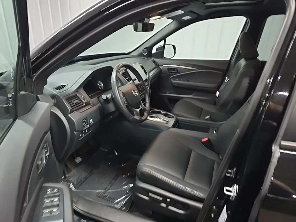 Used 2023 Black Honda EX-L image 29