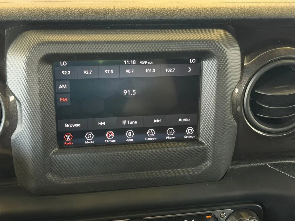 Used 2019 Silver Jeep Unlimited Sport Altitude image 21