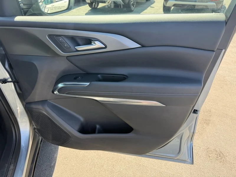 Used 2025 Sterling Gray Metallic Chevrolet LT image 20