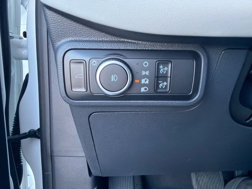 New 2027 Star White Metallic Tri-Coat Ford Platinum™ image 27