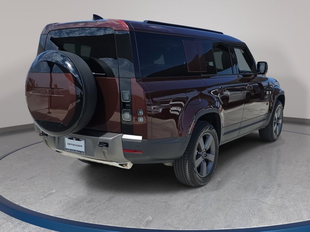 New 2026 Sedona Red Land Rover S image 5