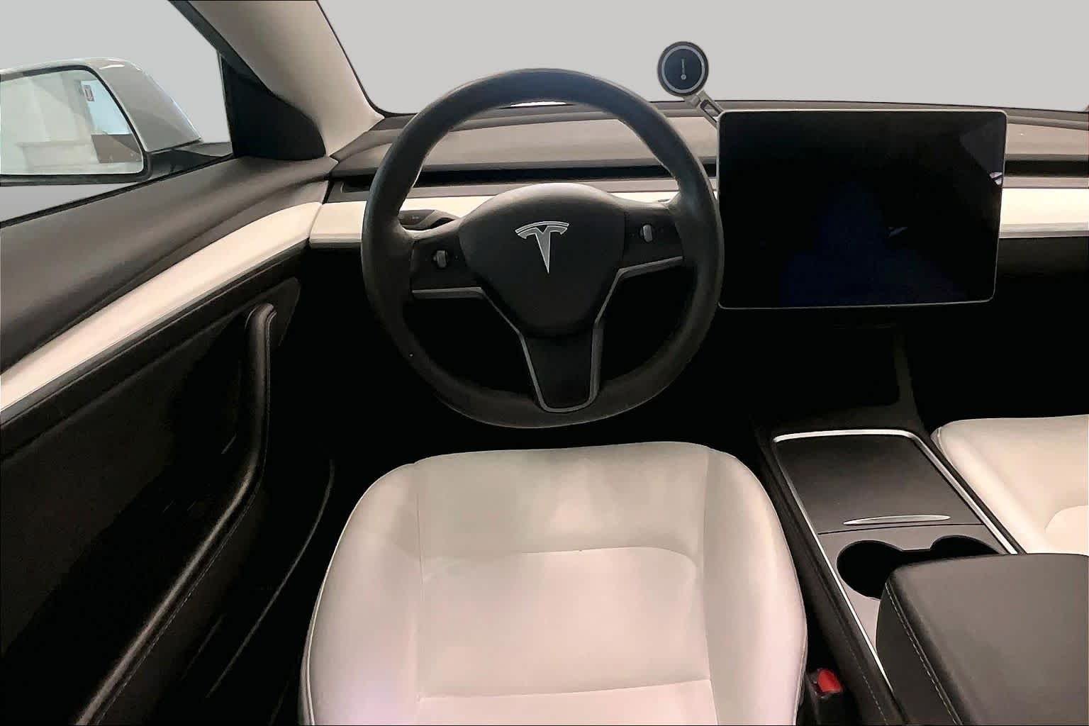Used 2021  Tesla Standard Range Plus image 5