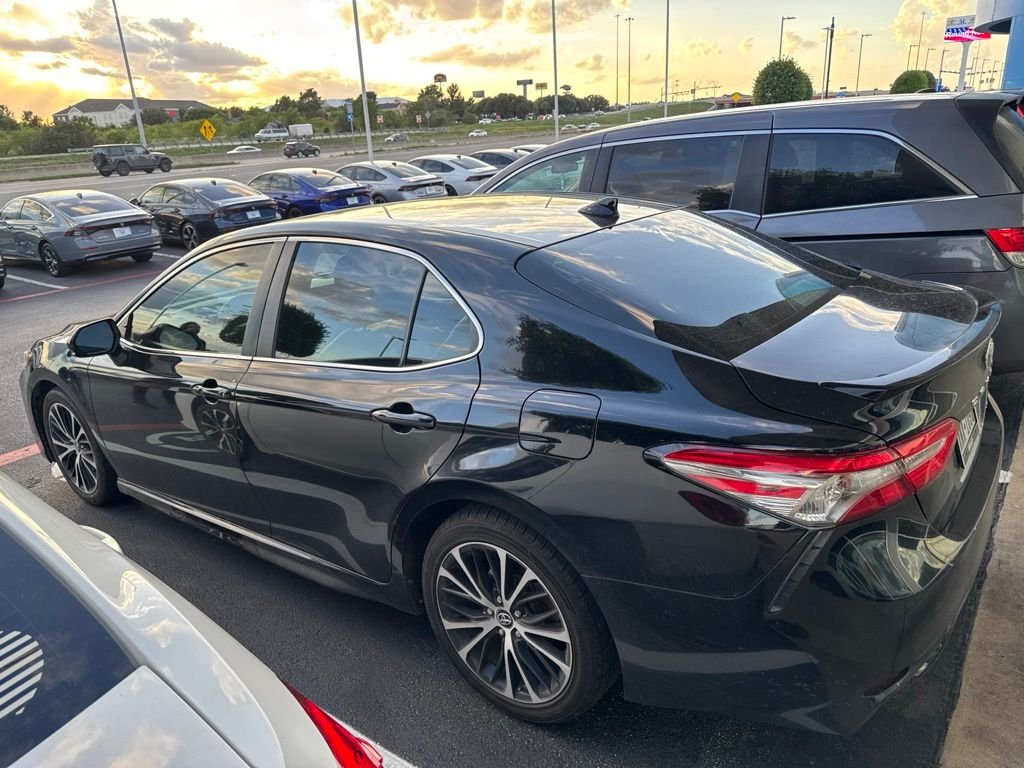 Used 2019 Toyota Camry SE with VIN 4T1B11HKXKU766715 for sale in Round Rock, TX