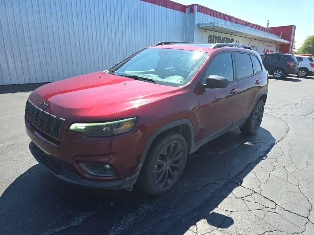 Used 2021 Red Jeep Latitude Lux image 3