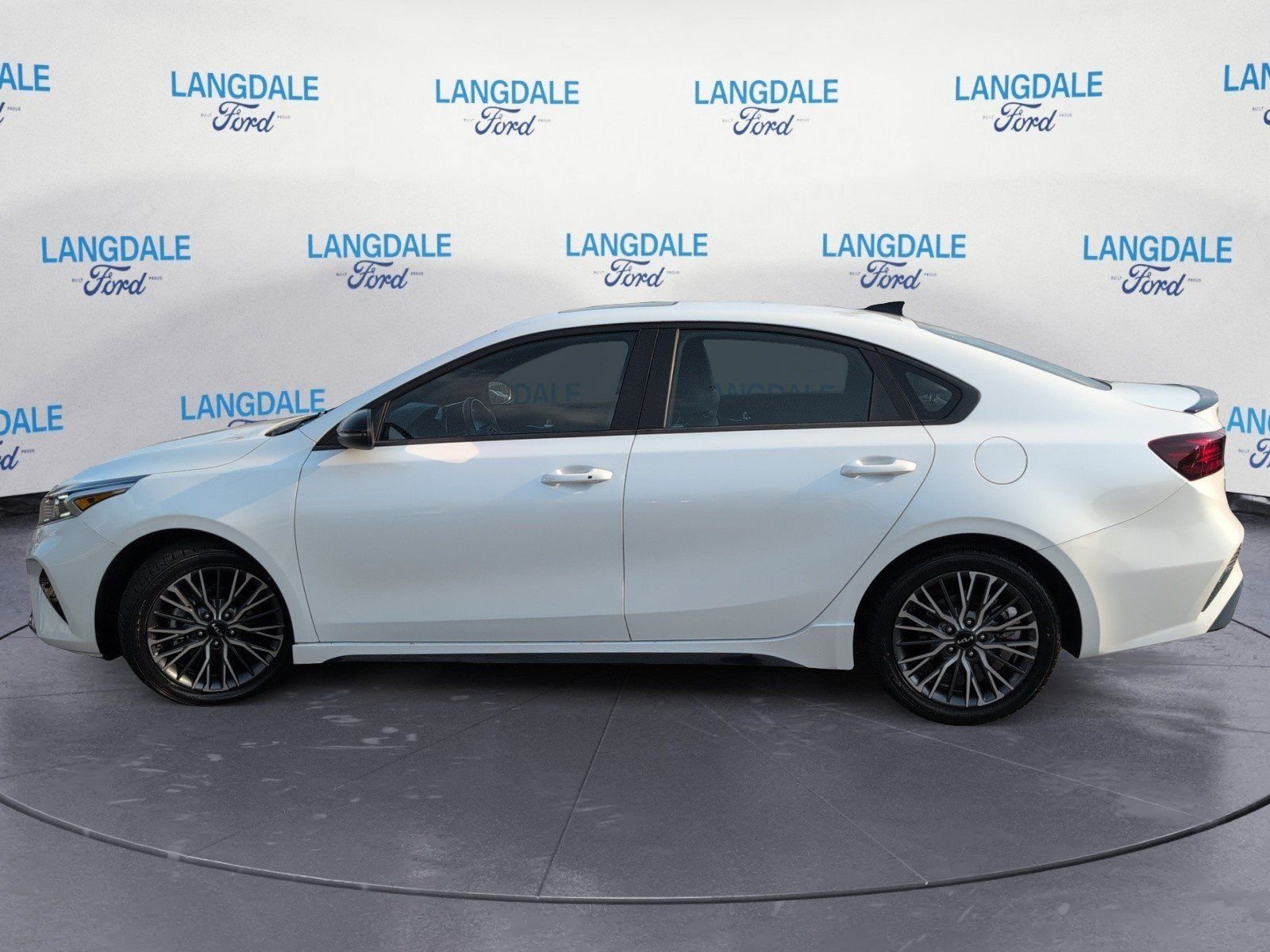 Used 2024 Snow White Pearl Kia GT-Line image 10