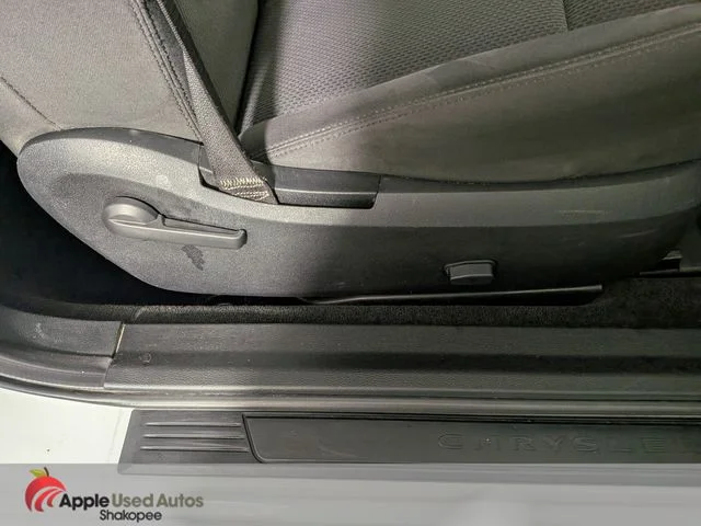 Used 2012 White Chrysler Touring image 29