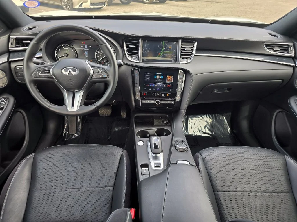 Used 2025 White INFINITI SPORT image 5
