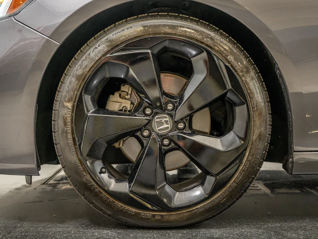 Used 2018 Gray Honda Touring image 13