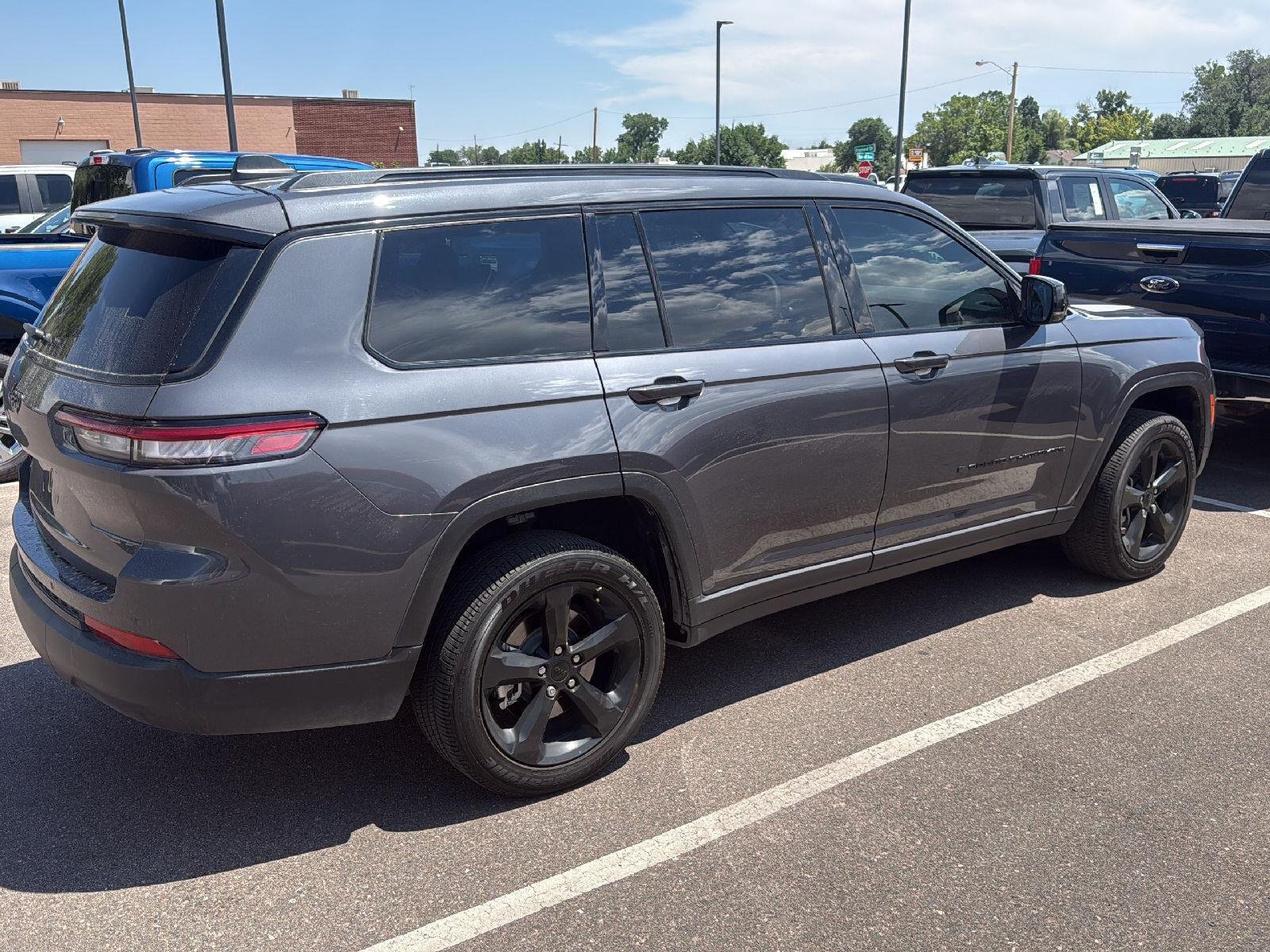 Used 2025 Baltic Gray Metallic Clearcoat Jeep Altitude X image 5
