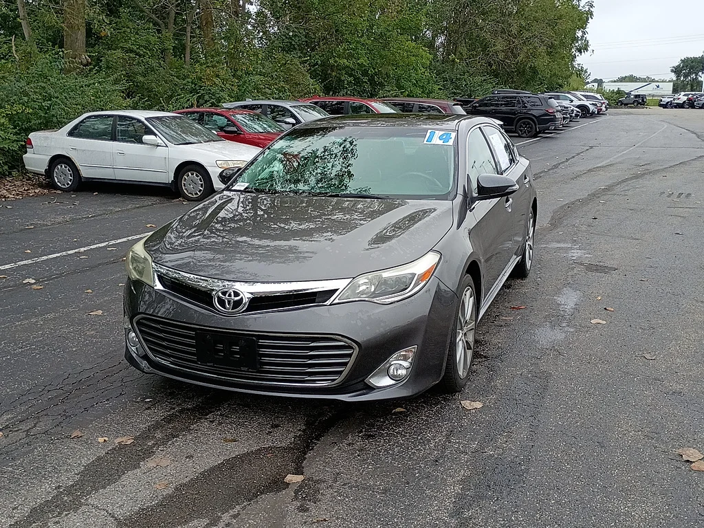 Used 2014 Magnetic Gray Metallic Toyota XLE image 7