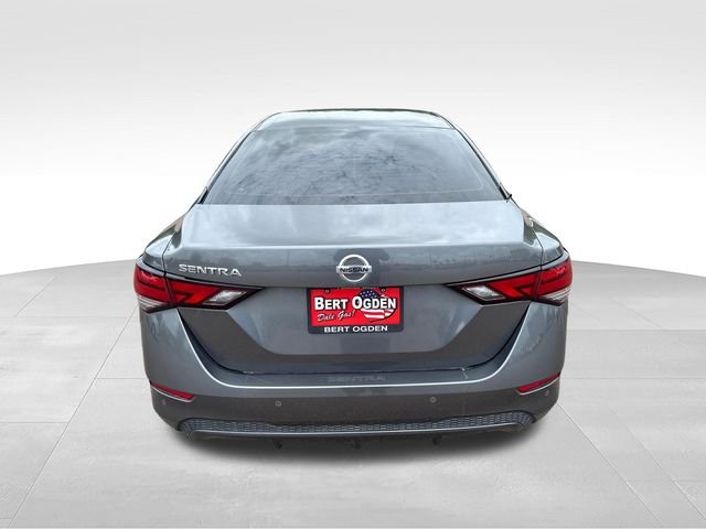 Used 2022 Gray Nissan S image 6