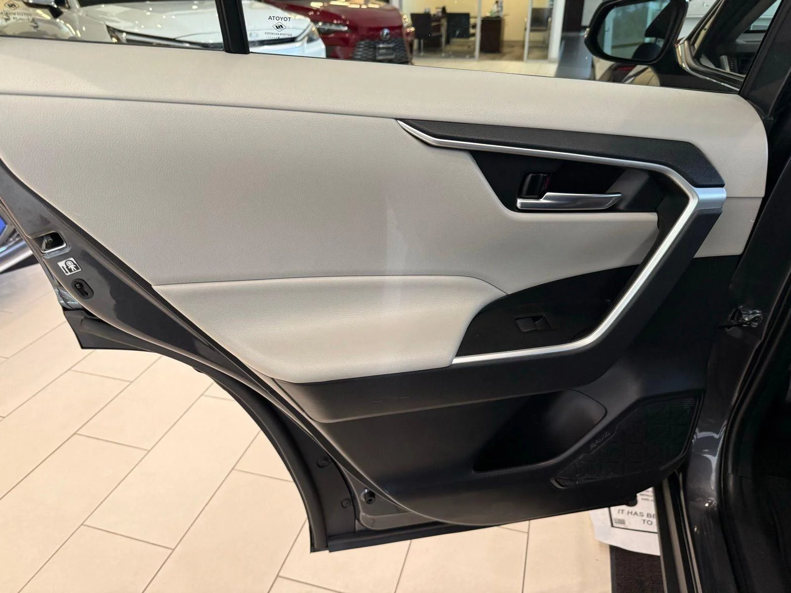 Used 2019 Magnetic Gray Metallic Toyota XLE image 21