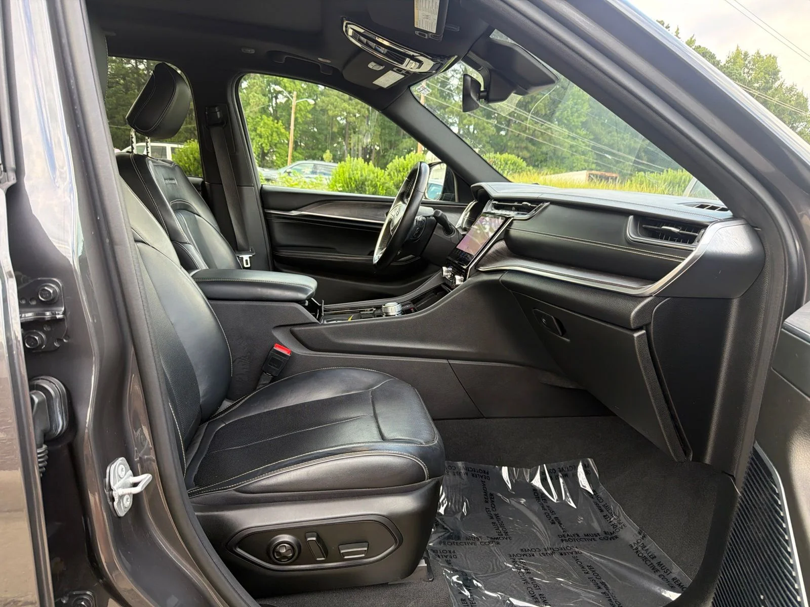 Used 2022 Metallic Jeep Overland image 28