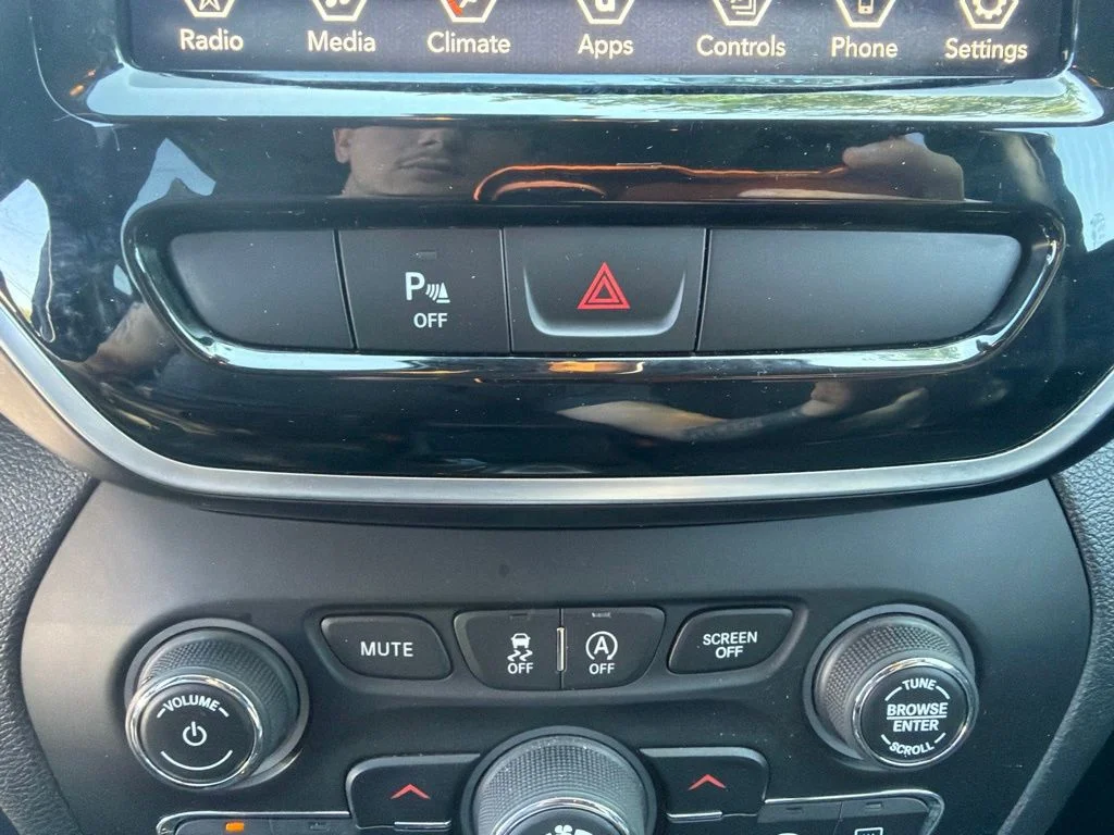 Used 2019 Gray Jeep Limited image 23