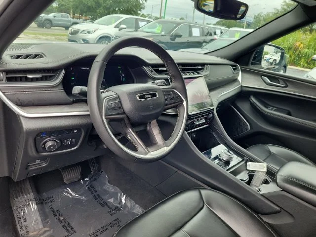 Used 2024 White Jeep 4xe image 18